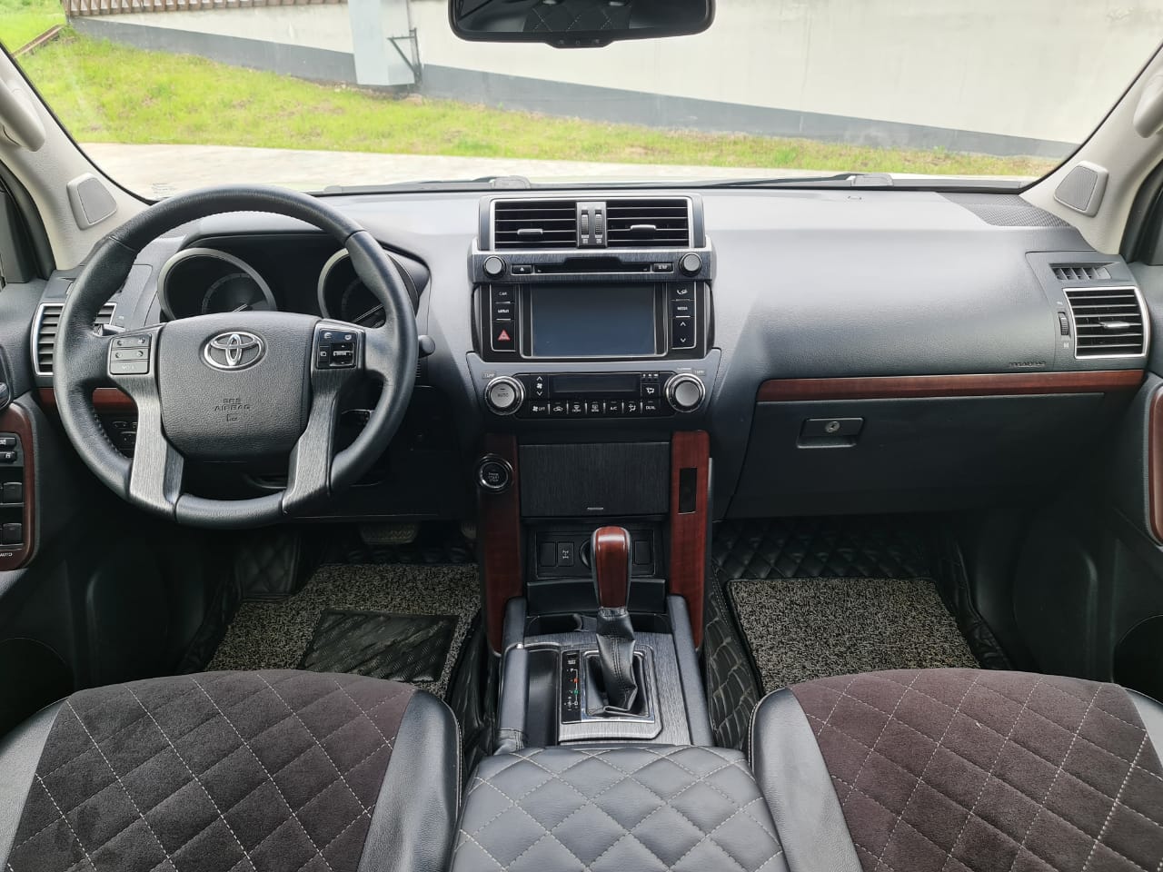 Прокат Toyota Land Cruiser 150
